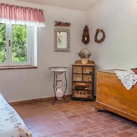 Pratoline 8, Emma Villa *
